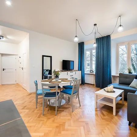 Old Town Eclectic For 6 People By Bookinghost