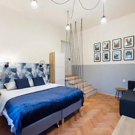 Old Town Eclectic For 6 People By Bookinghost